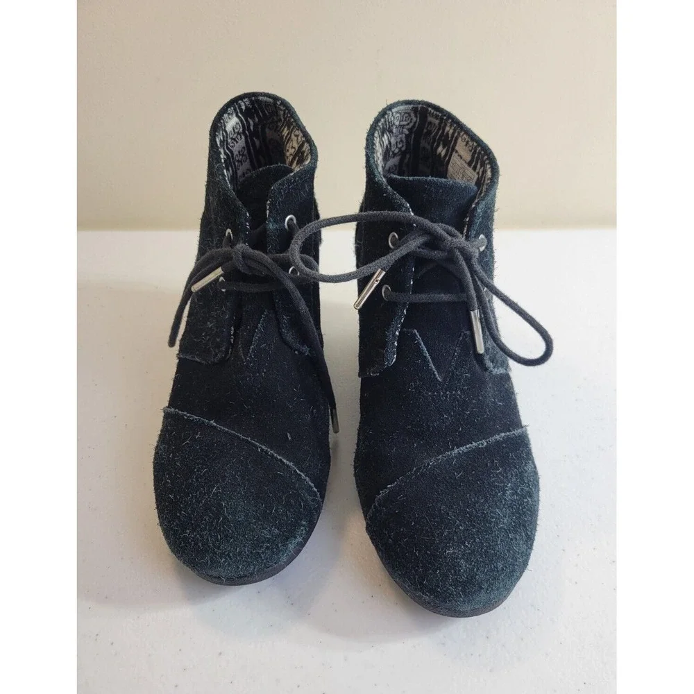 TOMS Desert Wedge Booties Suede Lace Up Chukka Boho Minimalist Black W 8.5